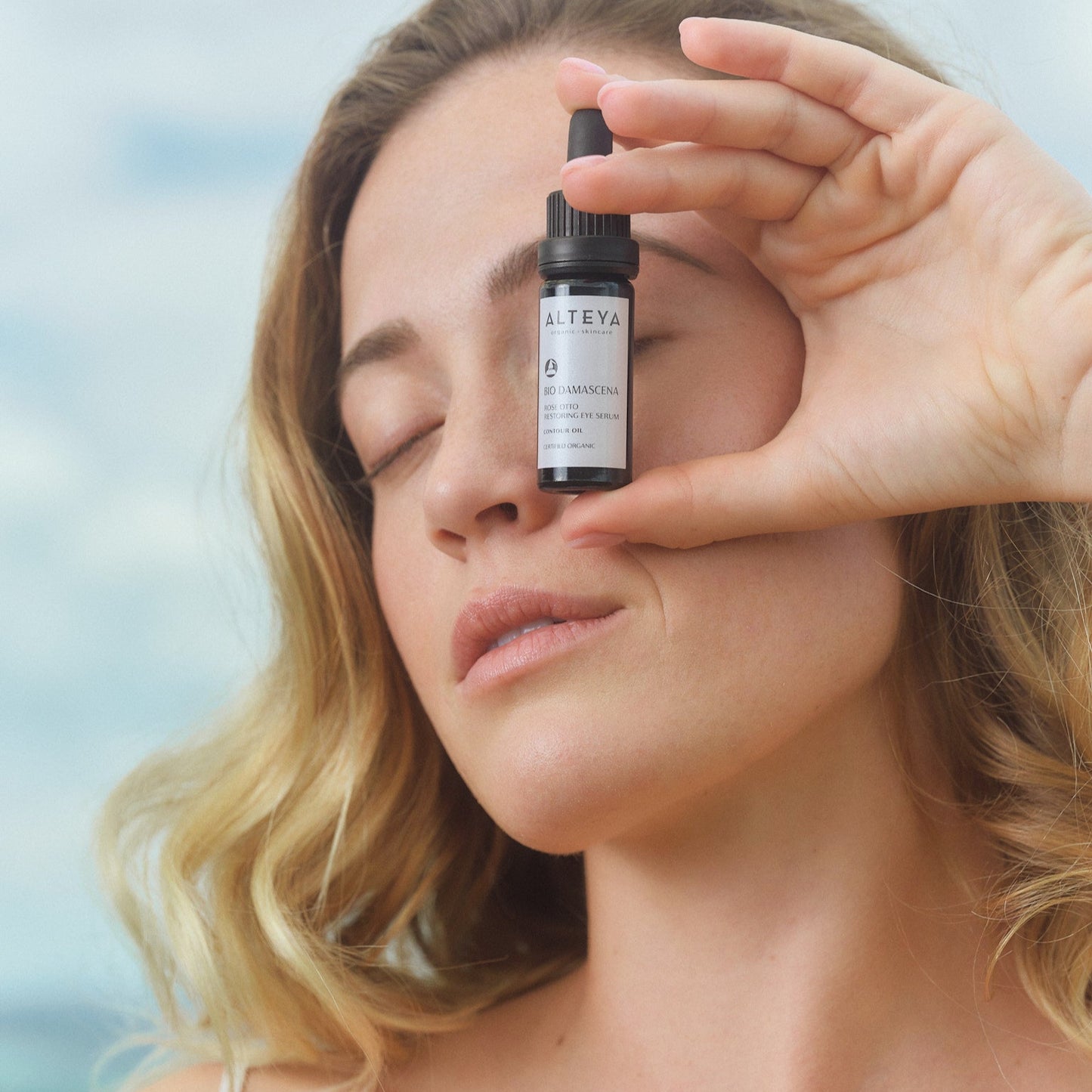 Bio Damascena Organic Rose Otto Restoring Eye Serum